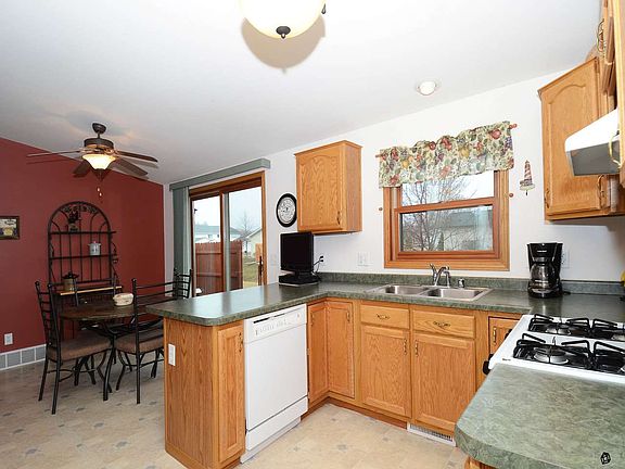 5th image of 304 Vince St