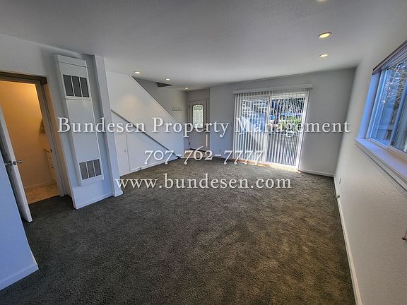 4th image of 19057 Linden St