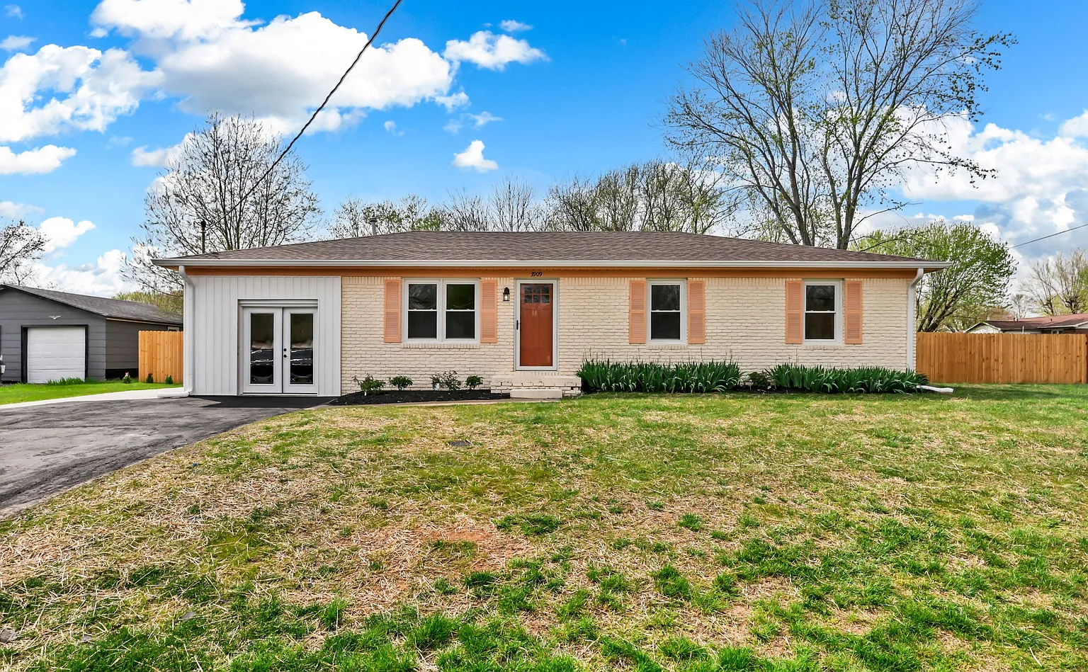 3909 Tanglewood Dr photo 1