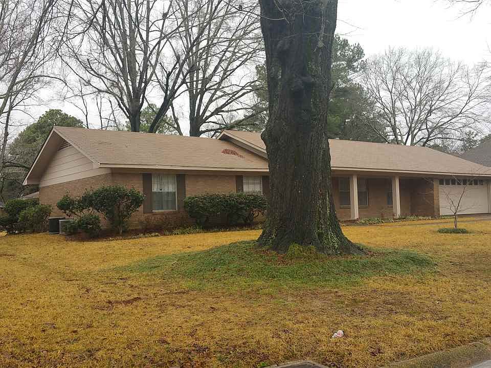 2nd image of 768 Woodlake Dr