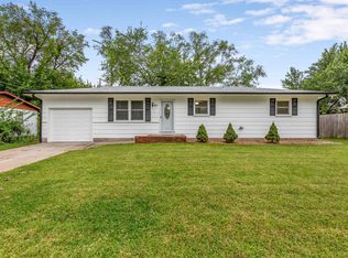 811 W 3rd St, Newton, KS 67114