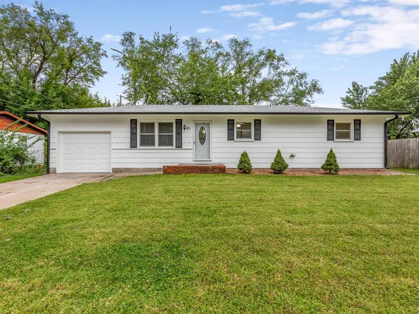811 W 3rd St, Newton, KS 67114