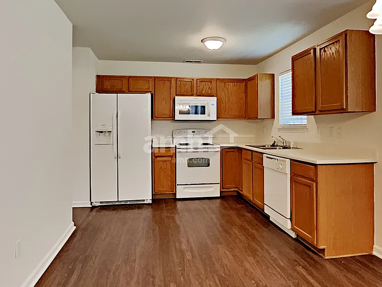 117 Rock Glen Ct — Photo 3