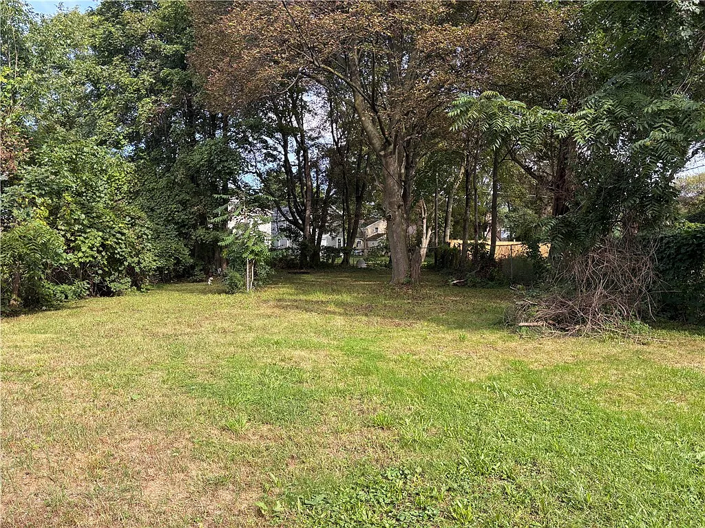 2 bed, 1.0 bath, 868 sqft, $1,100 — Photo 2
