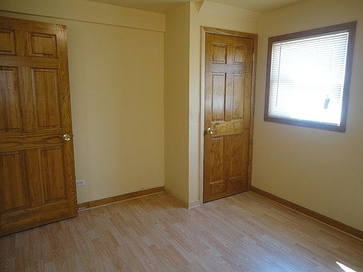 5th image of 14128 S Hoxie Ave #2