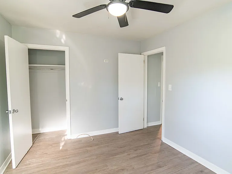 1343 Charlotte St — Photo 13