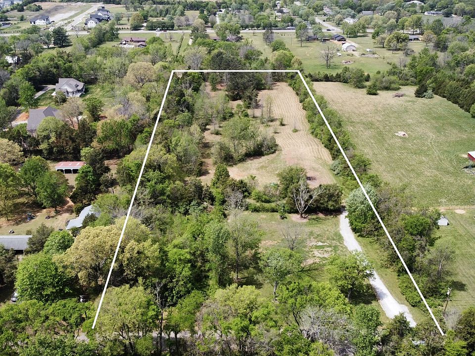 1st image of 628 Burnett Rd