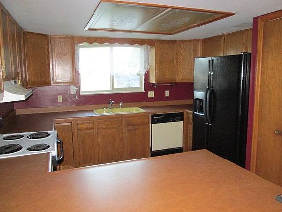 3rd image of 19 Terrace Dr