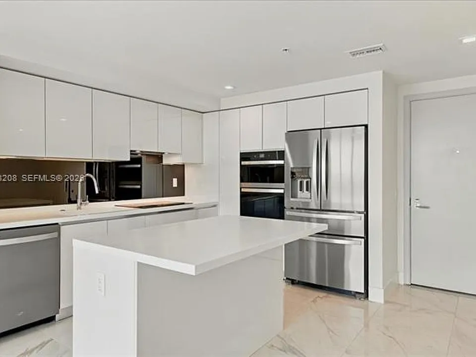 1170 E Hallandale Cu #2109