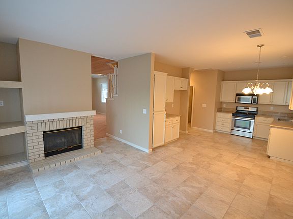 4th image of 285 Victoria Dr