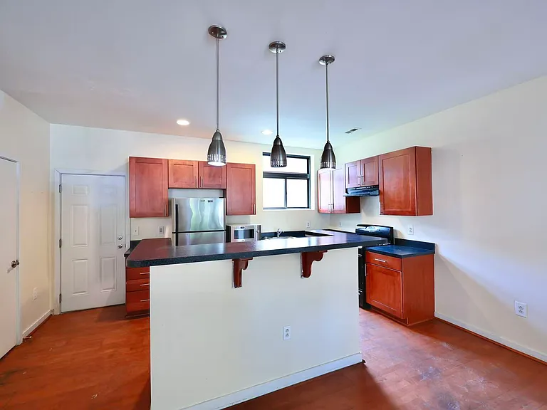 621 N 10th St #1 — Photo 9