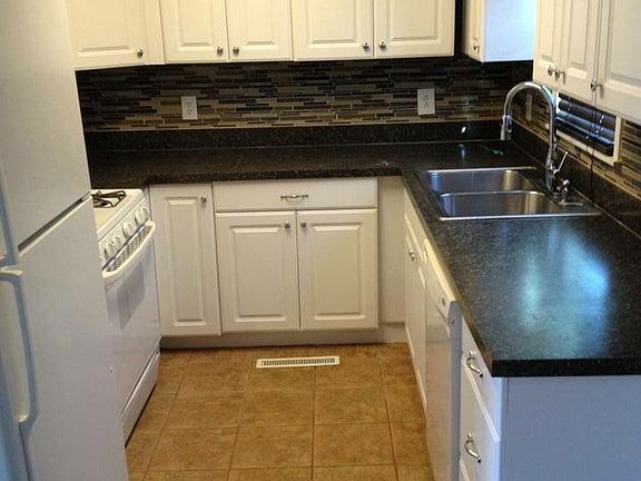 Beautiful kitchen with glass and slate backsplash, updated k