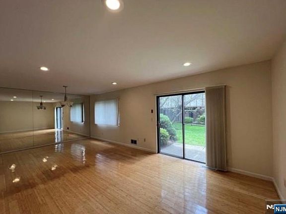 5th image of 18 Linwood Ave #18