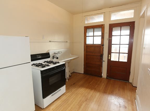 4th image of 1727 W Catalpa #2W
