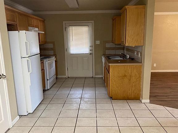 2nd image of 1112 Leah Dr #B