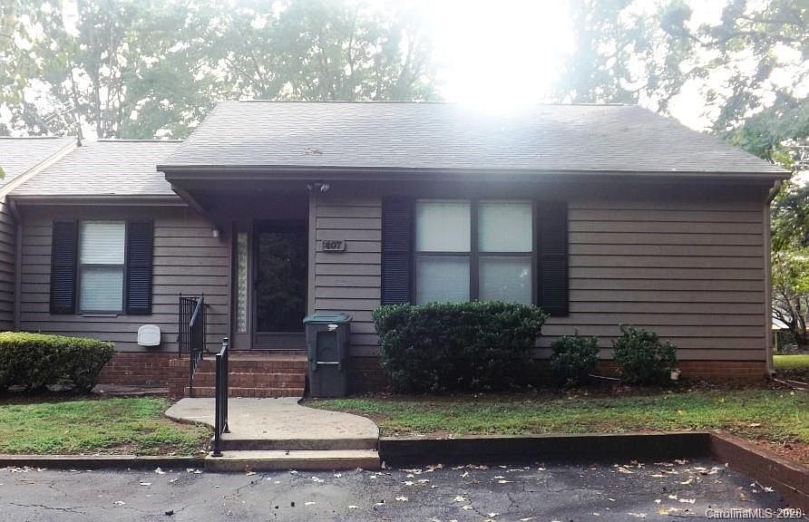 2nd image of 407 Sweetgum Dr