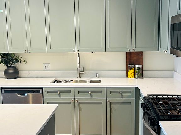 2nd image of 1631 S Michigan Ave APT 604