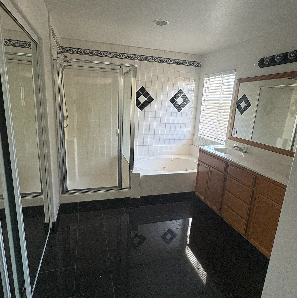 6 bed, 2680 sqft, $3,500 — Photo 4