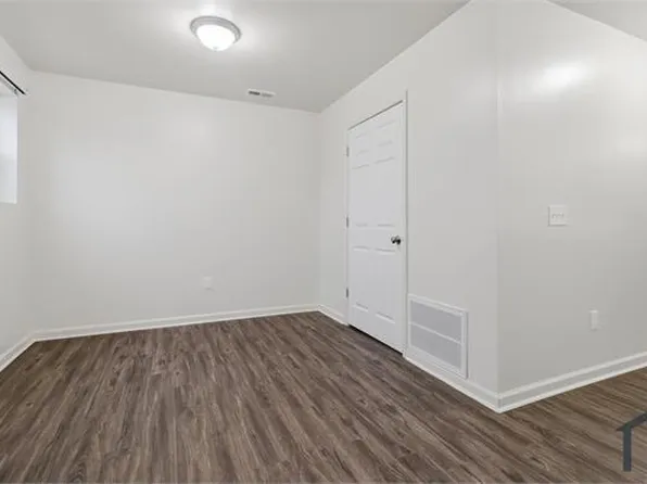 3825 Emerald Springs Cir, Hamtramck, MI 48212