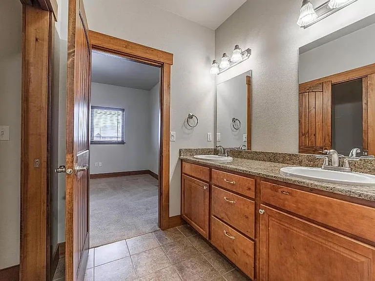 Silverleaf Dr — Photo 15