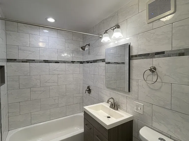 3445 W Bryn Mawr Ave #G — Photo 11