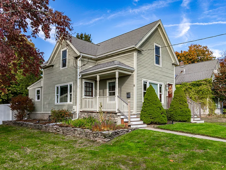 18 Highland Ave — Photo 2