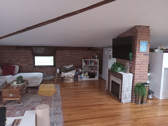 5th image of 607 Chapel St
