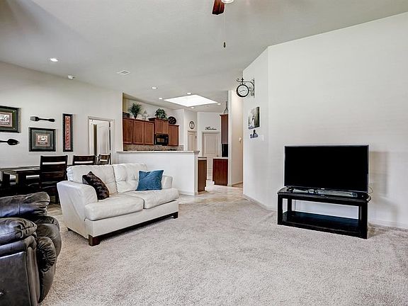 5th image of 2010 Plum Grove Ln
