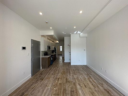 4th image of 2127 Atlantic Ave #1