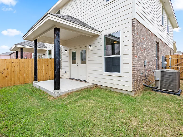 2308 Bloomfield Dr — Photo 25