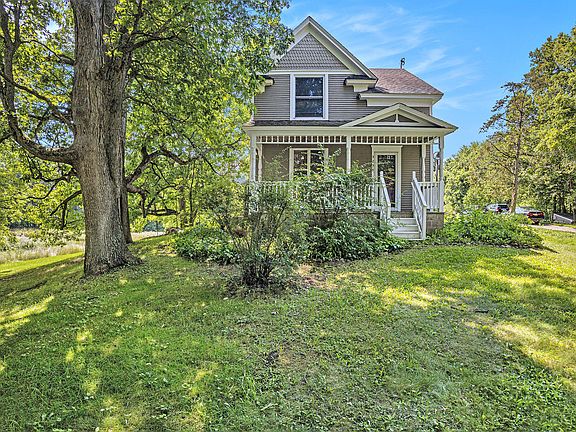 2nd image of 3239 Pettis Ave NE