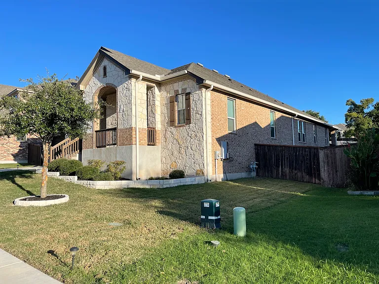 3105 Maurine Dr — Photo 3