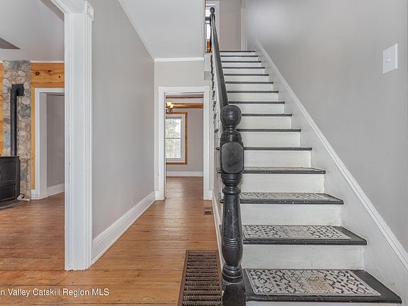 4th image of 137 Summitville Road