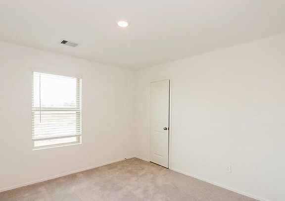 4th image of 31035 Laurel Ln