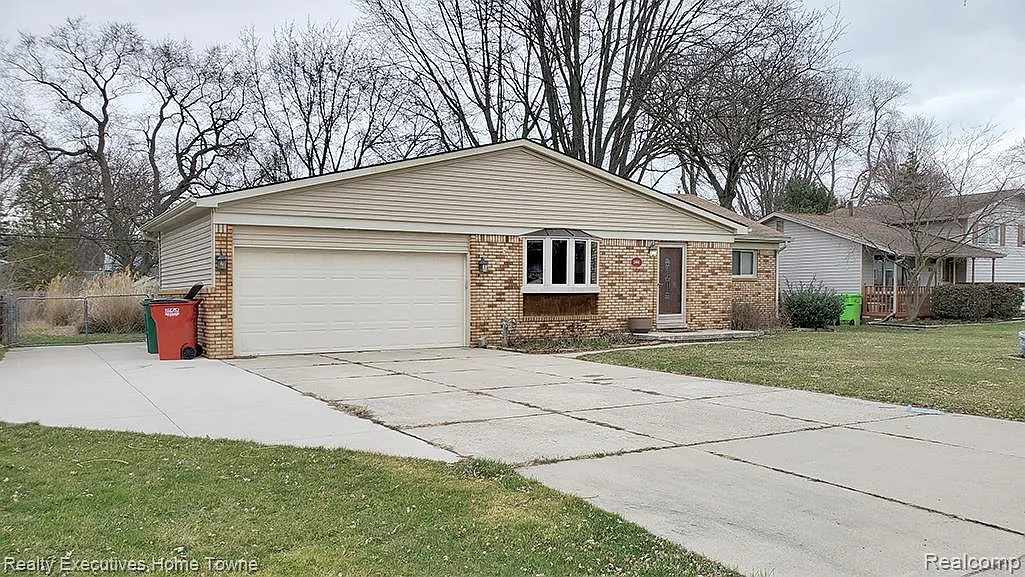 24641 Trombley St photo 1