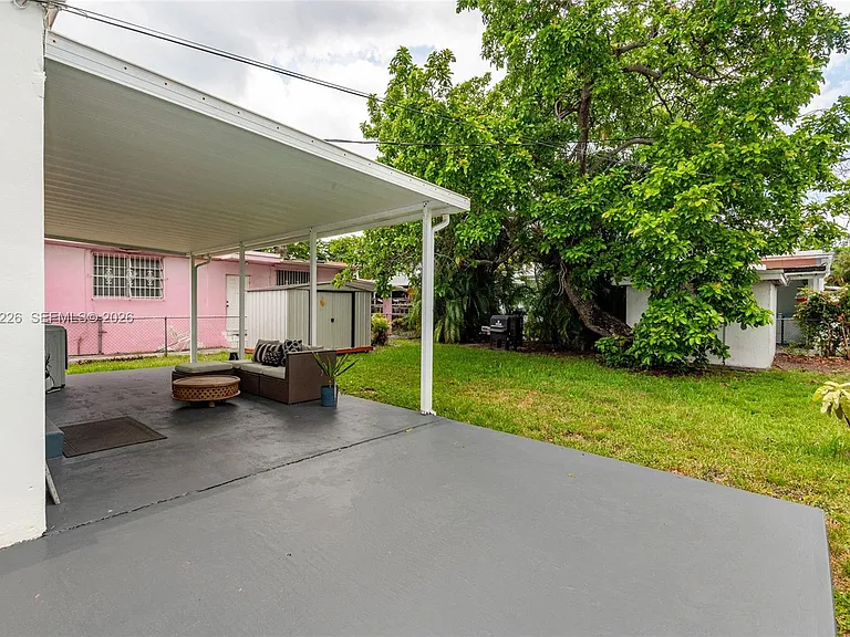 100 SW 58th Ave — Photo 7