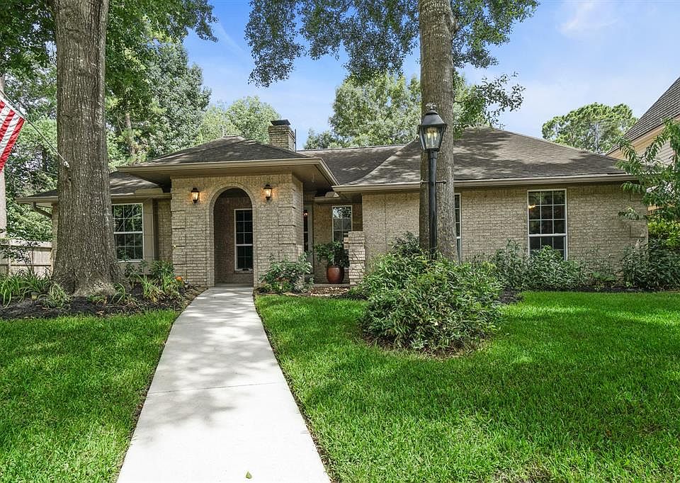 Nestled among mature trees this pretty home is located inside a quiet cul de sac. Notice the gas post lamp and outside security lamps. Welcome!