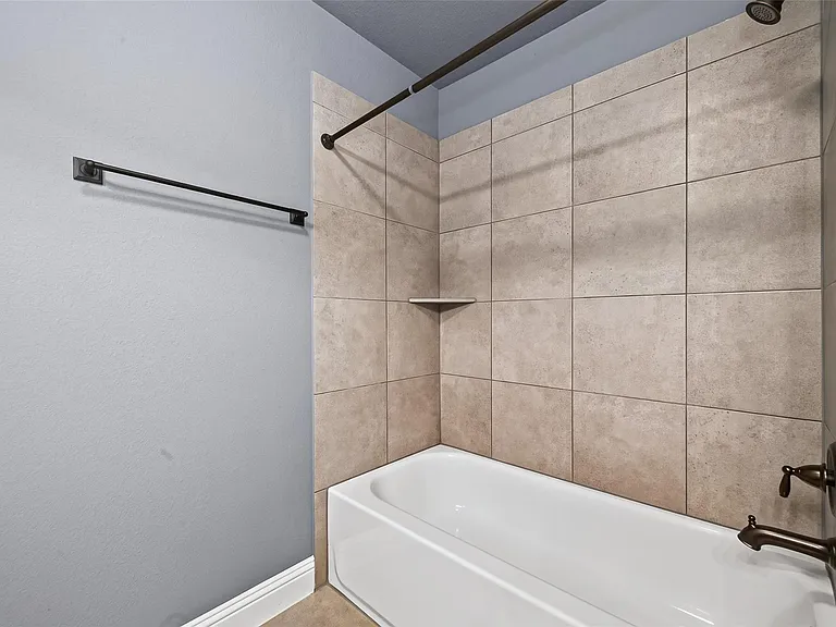 4727 Lake Village Dr — Photo 28