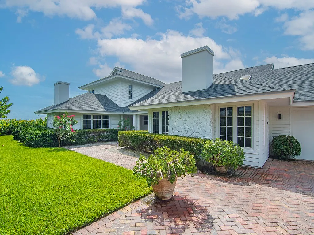4 bed, 3.5 bath, 4060 sqft, $20,000 — Photo 2