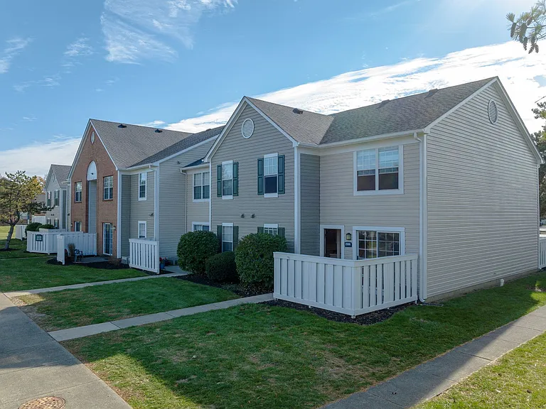 Heathermoor and Bedford Commons Apartments — Photo 24