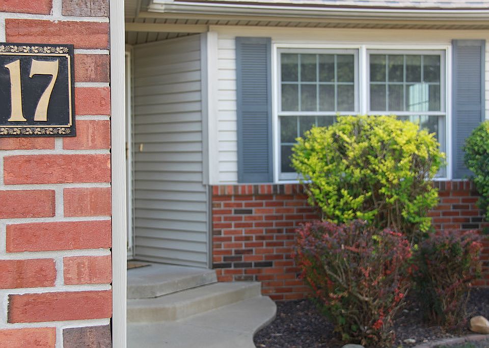 17 Crystal Ct