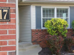 17 Crystal Ct, Bloomington, IL