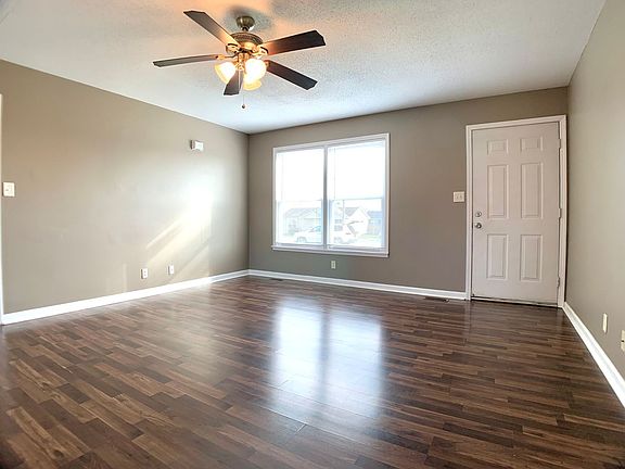 4th image of 717 Carbondale Dr