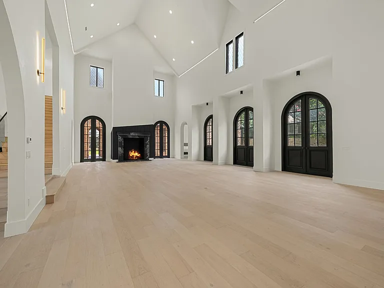 5345 Monterey Dr — Photo 8