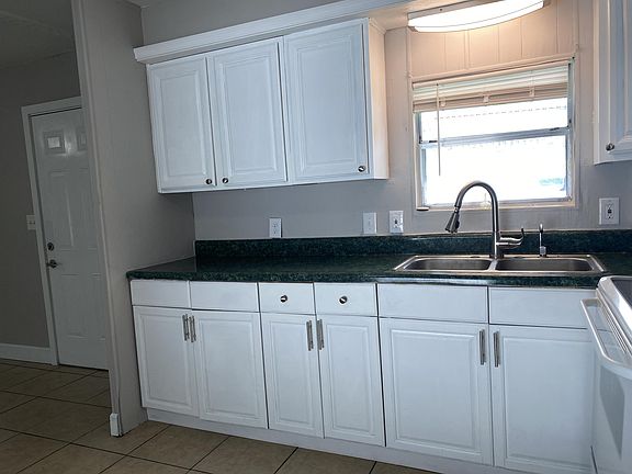 5th image of 7898 SE Swan Ave
