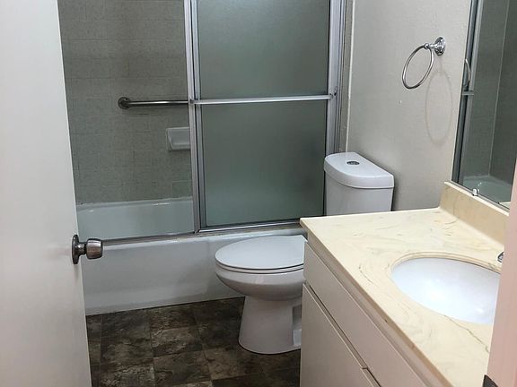 2nd image of 1026 E Washington Ave #10