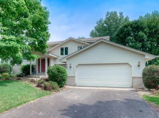649 Mina Ct, Mahtomedi, MN 55115