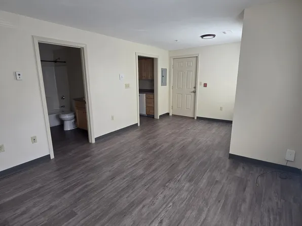 393 Spruce St #3, Manchester, NH 03103