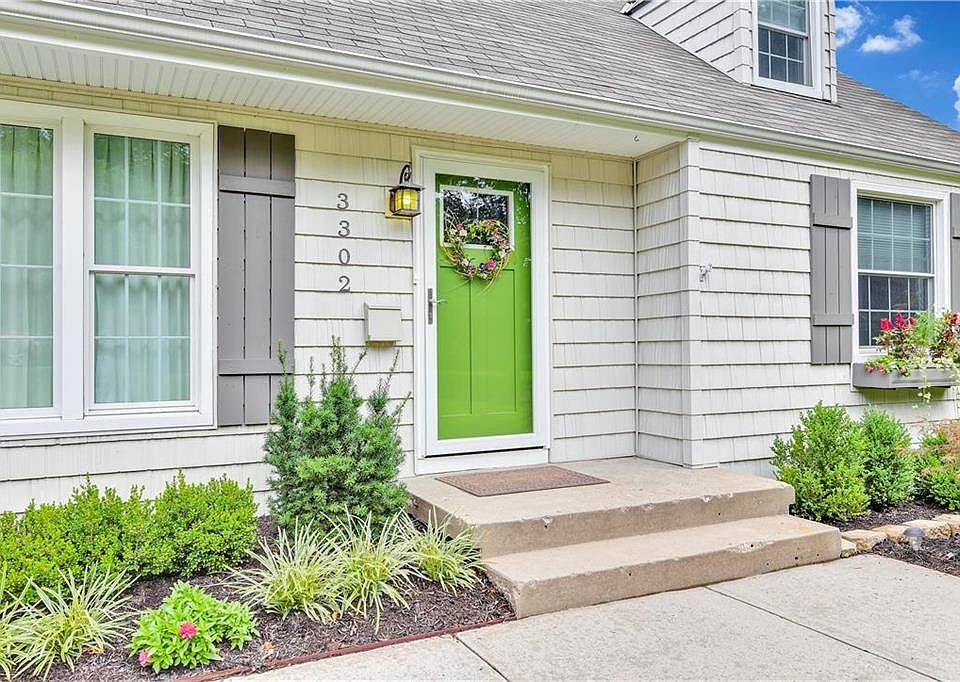 Welcome home to your freshly update Cape Cod in vivacious PV. Charming window box, extensive landscaping, fresh drive and walkway. Nothing to do but move in!