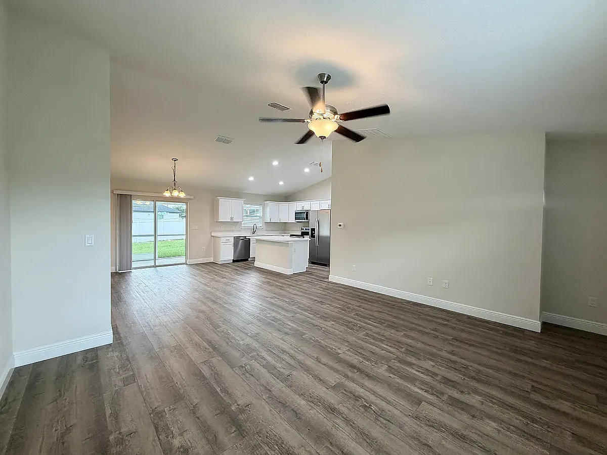 3 bed, 1277 sqft, $1,895 — Photo 4